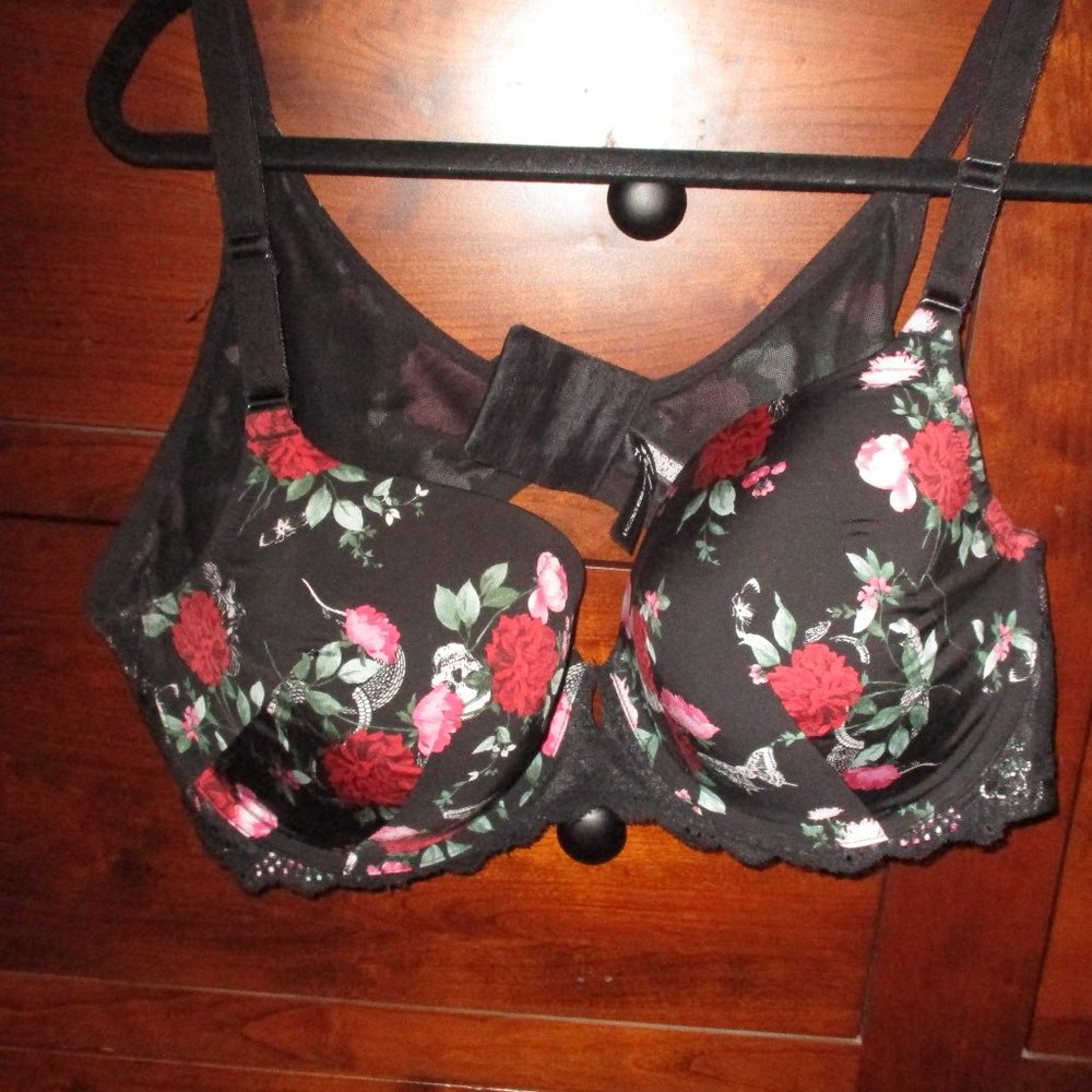VGUC Torrid Curve 42C Black t-shirt bra - black with flowers Skull butterfly